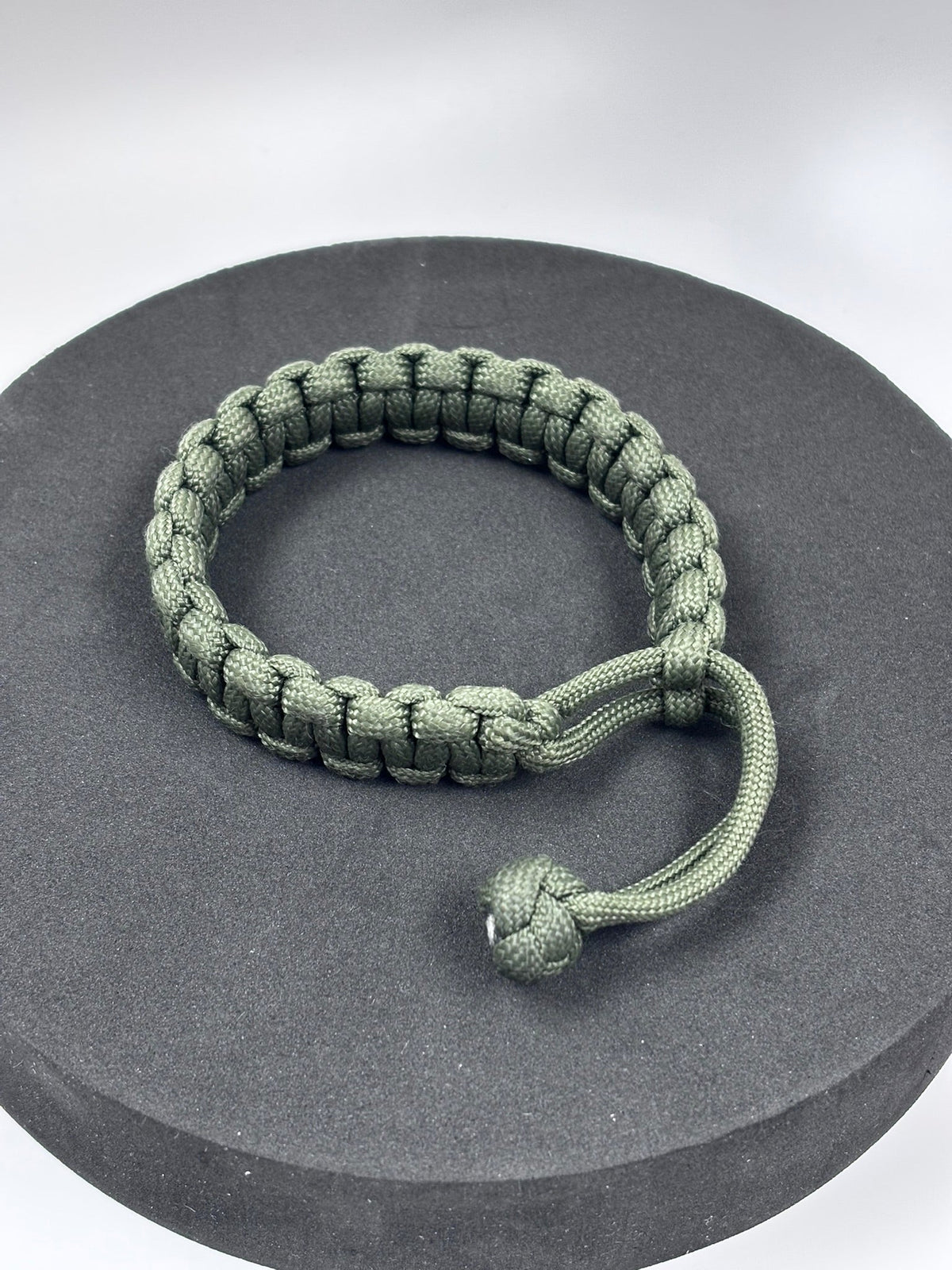 Bracelet de survie en paracorde réglable vert armée