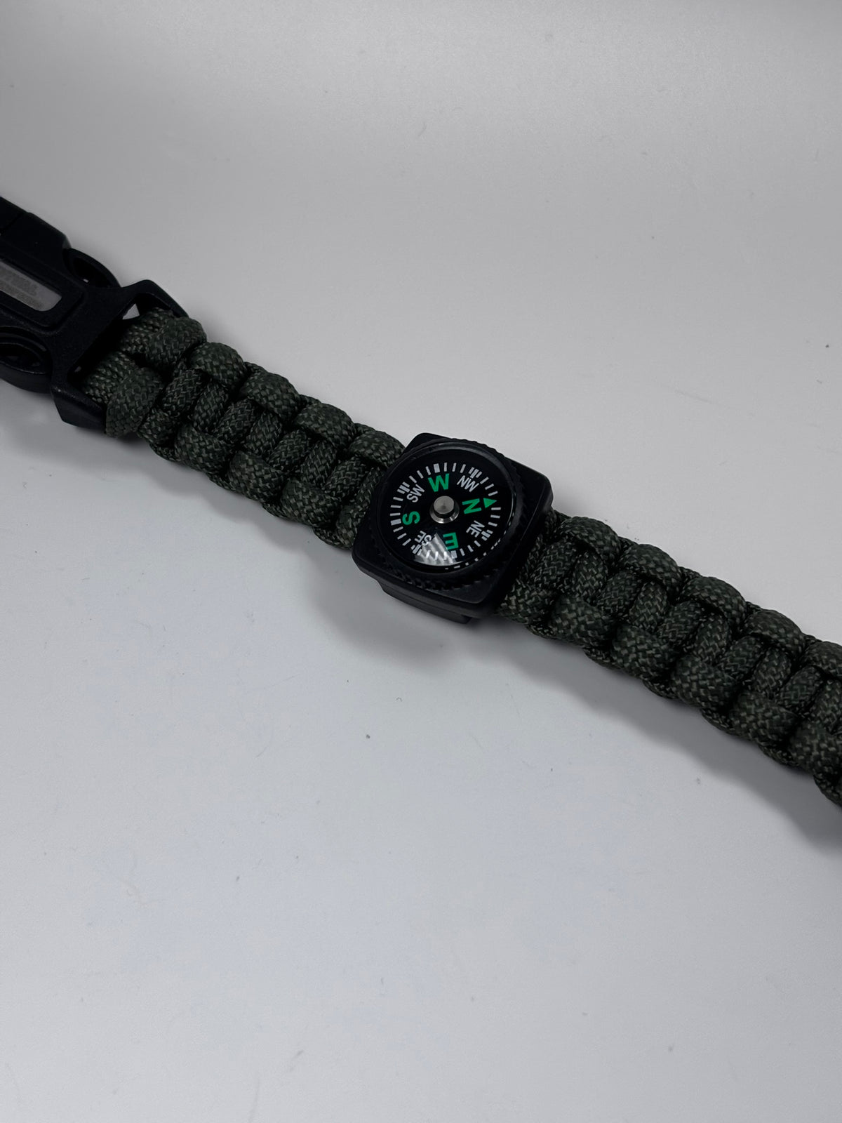 Porte-clés de survie en paracorde avec allume-feu vert armée